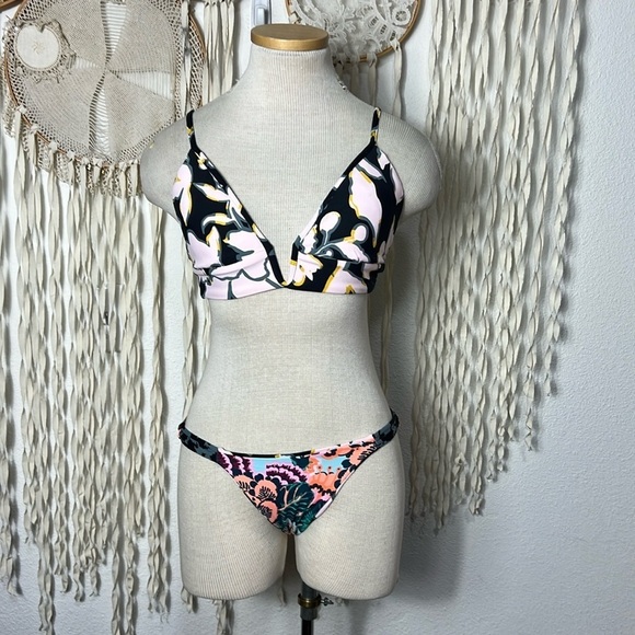 Maaji Two Piece Reversible Bikini NEW Size M - Picture 1 of 8